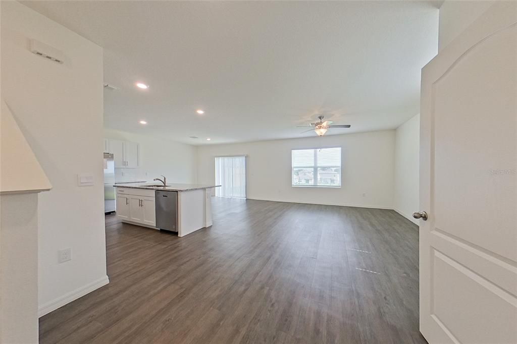 出租: $2,045 (4 贝兹, 2 浴室, 2007 平方英尺)