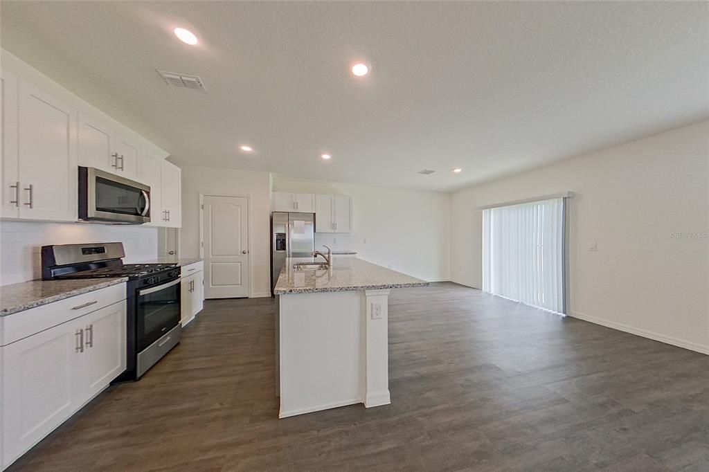 出租: $2,045 (4 贝兹, 2 浴室, 2007 平方英尺)