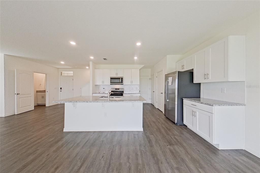 出租: $2,045 (4 贝兹, 2 浴室, 2007 平方英尺)