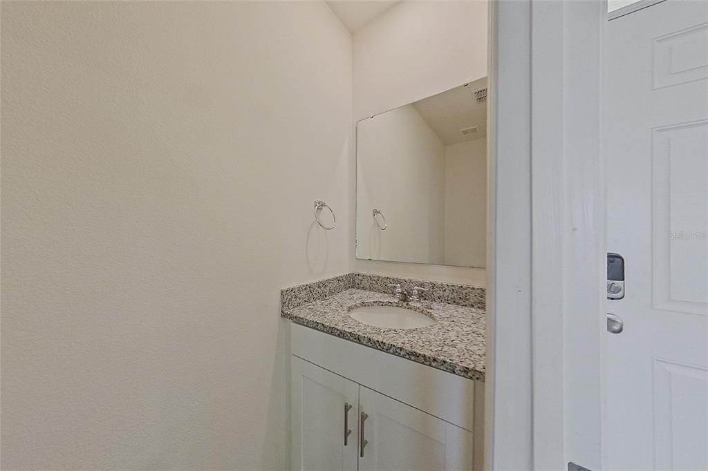 出租: $2,045 (4 贝兹, 2 浴室, 2007 平方英尺)