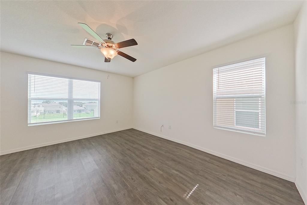 出租: $2,045 (4 贝兹, 2 浴室, 2007 平方英尺)