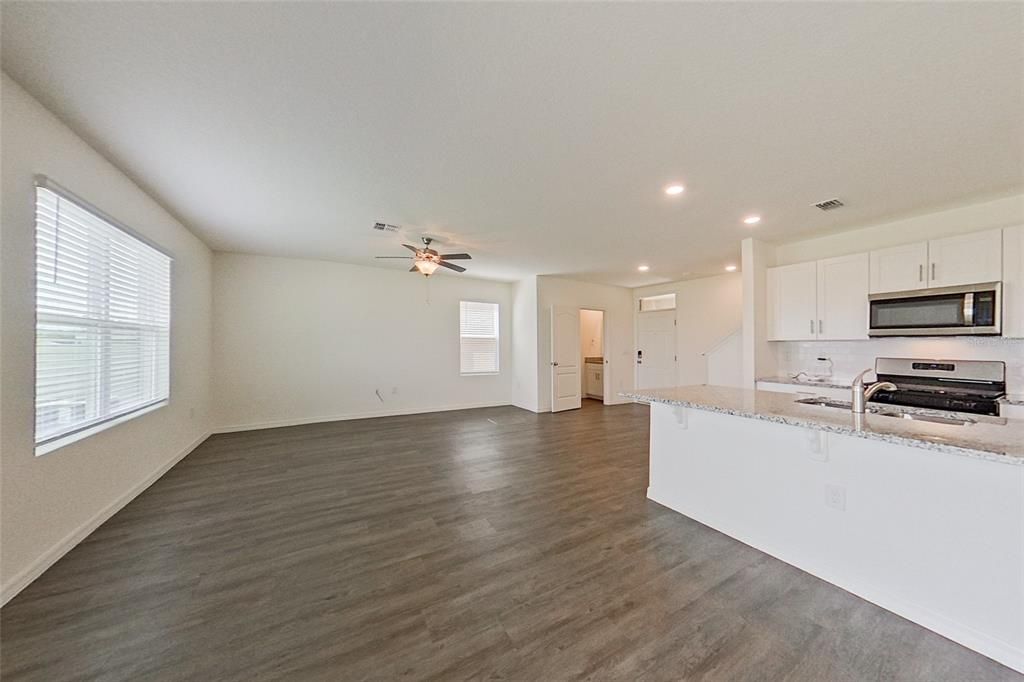 出租: $2,045 (4 贝兹, 2 浴室, 2007 平方英尺)