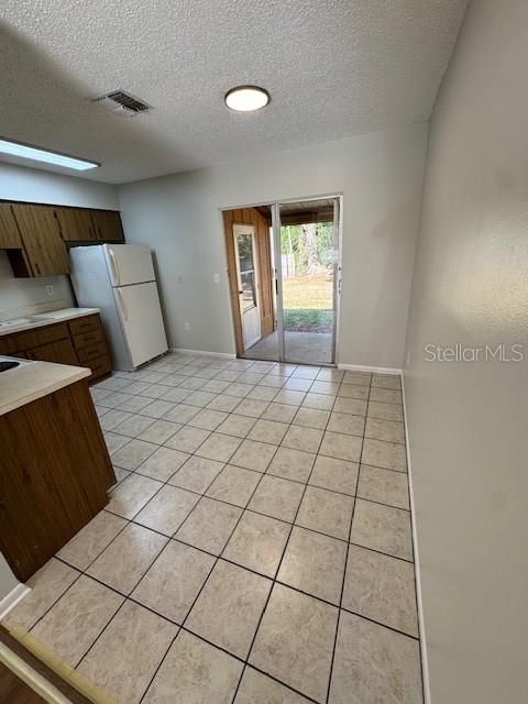 For Rent: $1,150 (2 beds, 1 baths, 750 Square Feet)