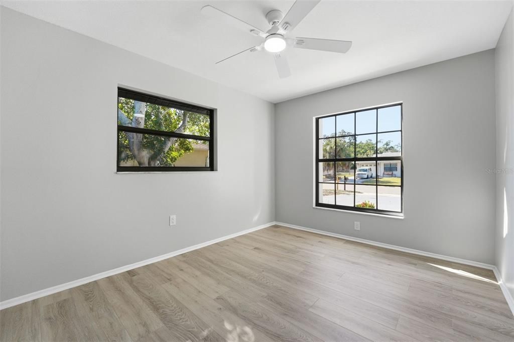 待售: $355,500 (2 贝兹, 2 浴室, 954 平方英尺)