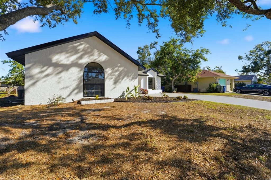 待售: $355,500 (2 贝兹, 2 浴室, 954 平方英尺)