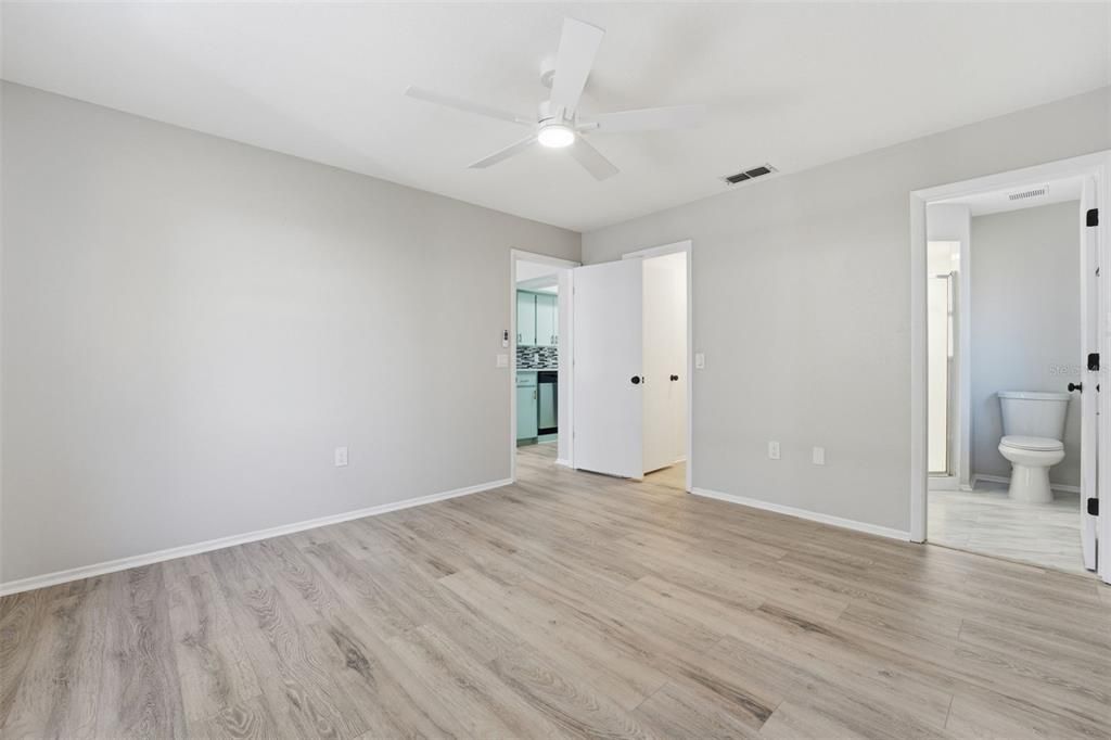 待售: $355,500 (2 贝兹, 2 浴室, 954 平方英尺)