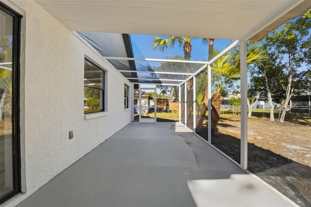 待售: $355,500 (2 贝兹, 2 浴室, 954 平方英尺)