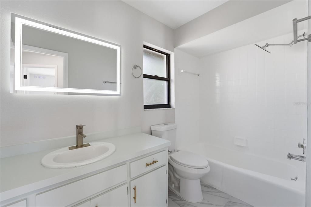 待售: $355,500 (2 贝兹, 2 浴室, 954 平方英尺)