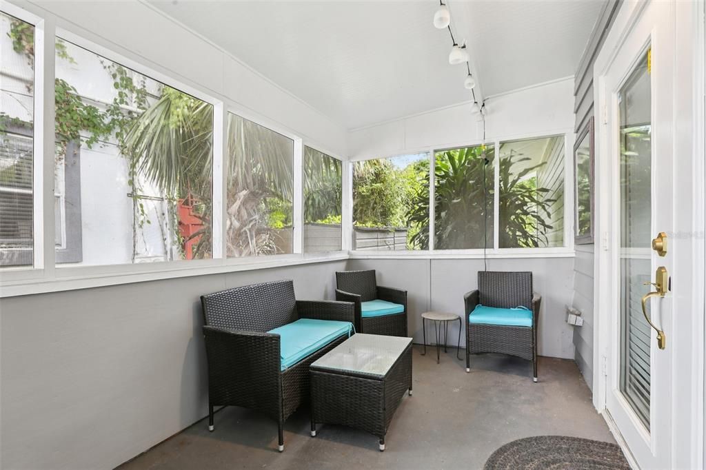 For Rent: $2,600 (3 beds, 2 baths, 1568 Square Feet)