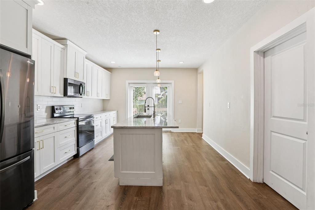 For Rent: $2,600 (3 beds, 2 baths, 1568 Square Feet)