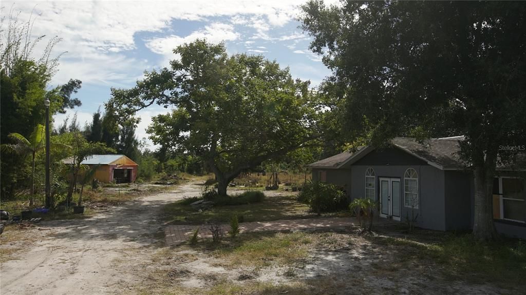 На продажу: $599,000 (6.40 acres)