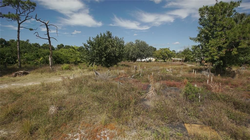 На продажу: $599,000 (6.40 acres)