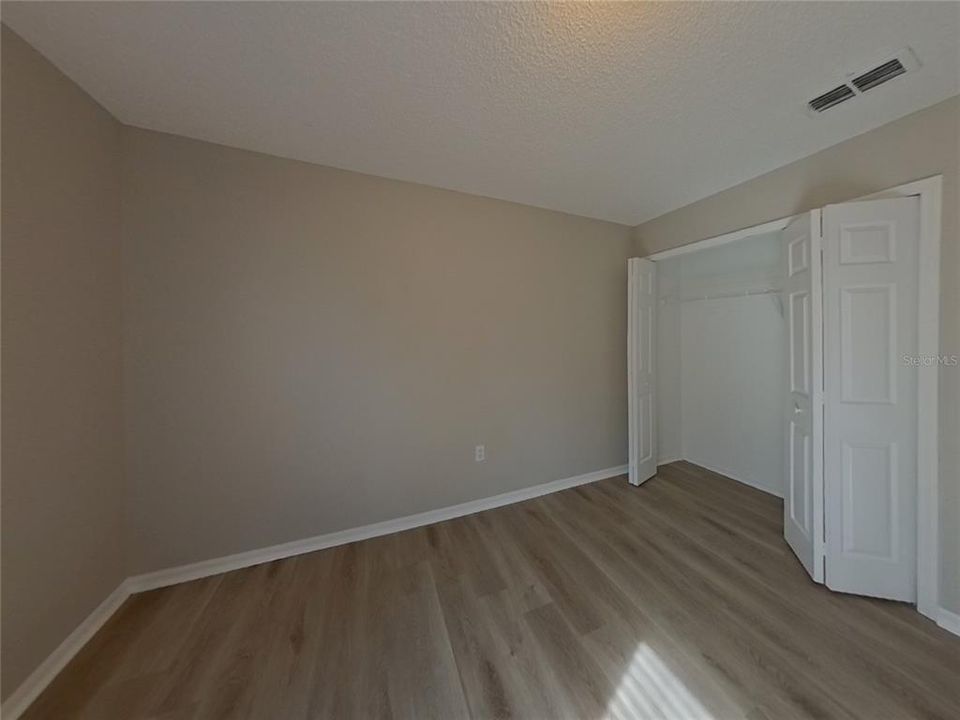 For Rent: $2,099 (5 beds, 2 baths, 2352 Square Feet)