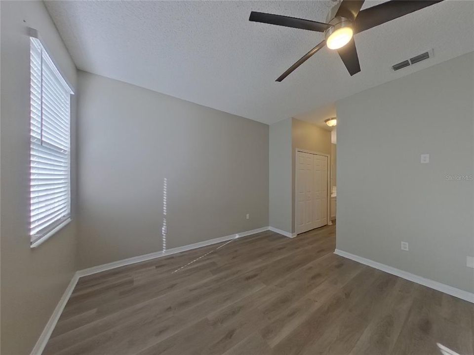 For Rent: $2,099 (5 beds, 2 baths, 2352 Square Feet)