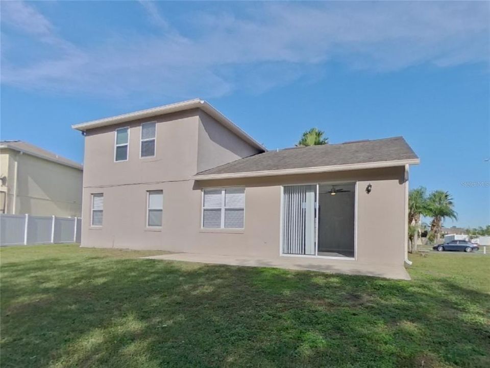 For Rent: $2,099 (5 beds, 2 baths, 2352 Square Feet)