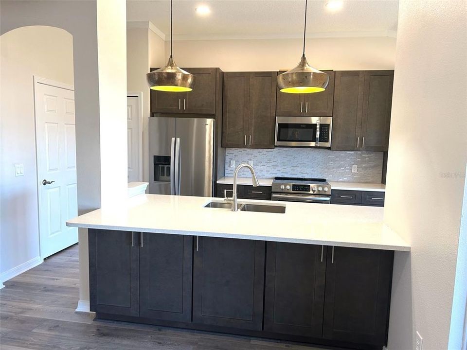 For Sale: $289,000 (2 beds, 2 baths, 1690 Square Feet)
