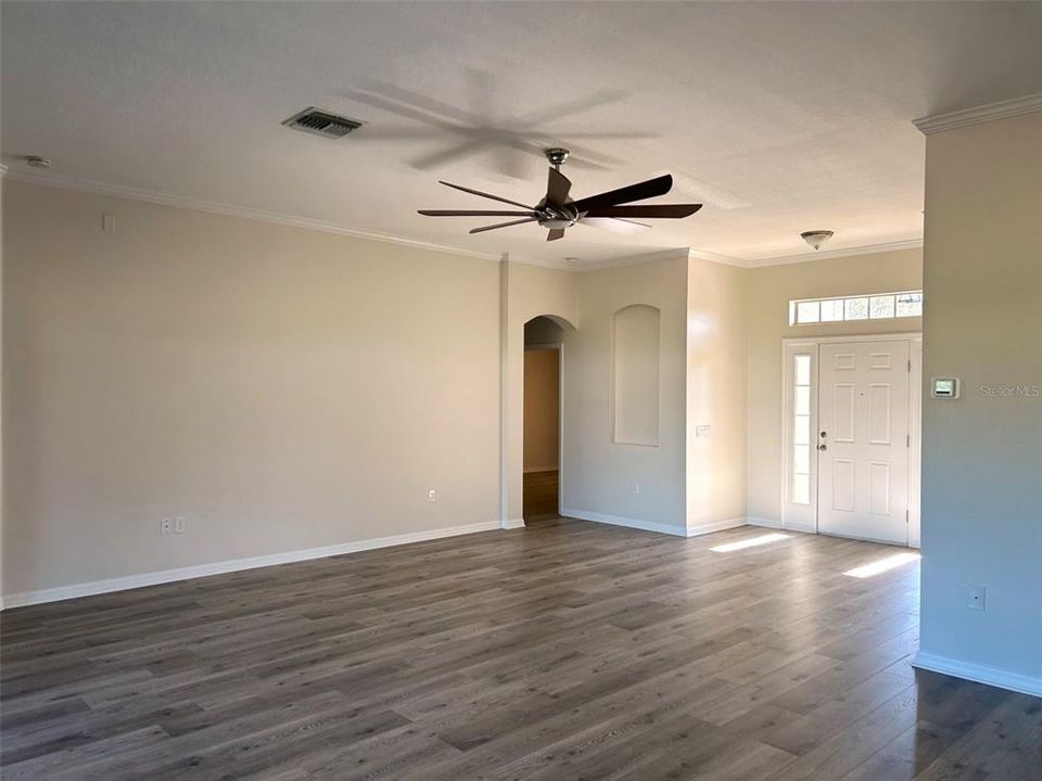 For Sale: $289,000 (2 beds, 2 baths, 1690 Square Feet)
