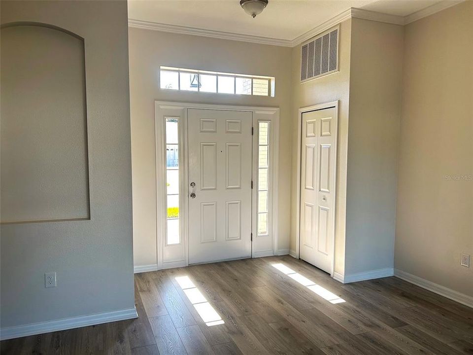 For Sale: $289,000 (2 beds, 2 baths, 1690 Square Feet)