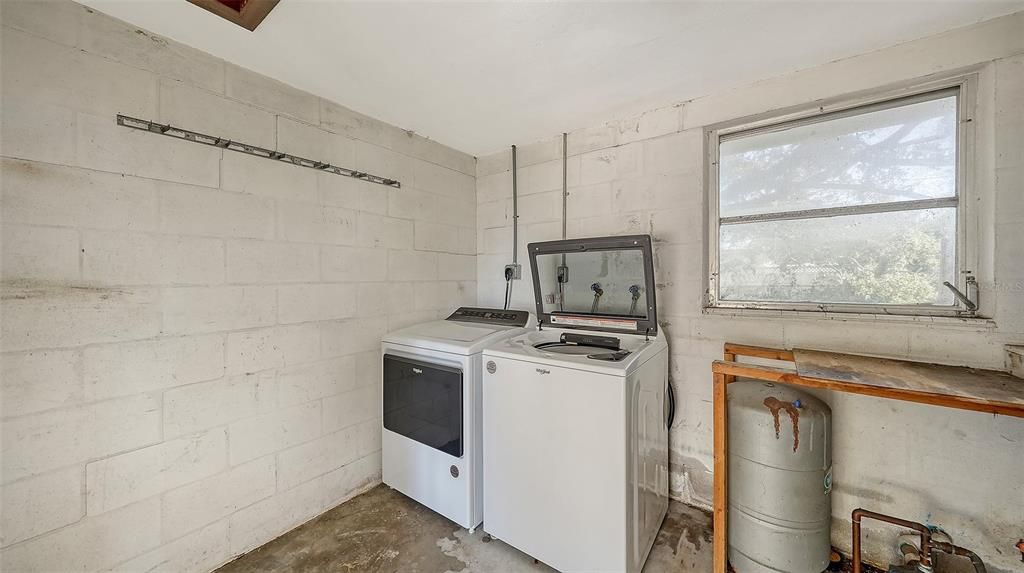 На продажу: $285,000 (2 спален, 1 ванн, 810 Квадратных фут)