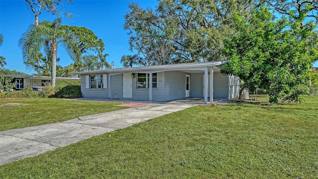 На продажу: $285,000 (2 спален, 1 ванн, 810 Квадратных фут)