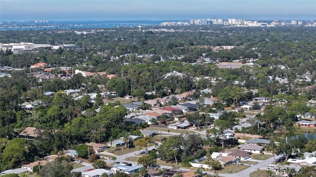 На продажу: $285,000 (2 спален, 1 ванн, 810 Квадратных фут)