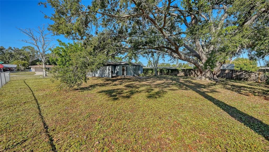 На продажу: $285,000 (2 спален, 1 ванн, 810 Квадратных фут)