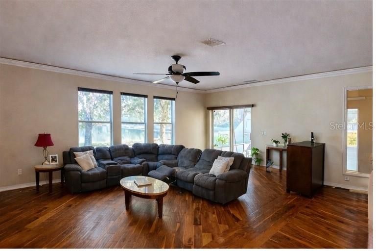 待售: $645,000 (6 贝兹, 5 浴室, 3181 平方英尺)