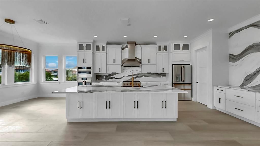 合同活跃: $1,250,000 (4 贝兹, 3 浴室, 3040 平方英尺)