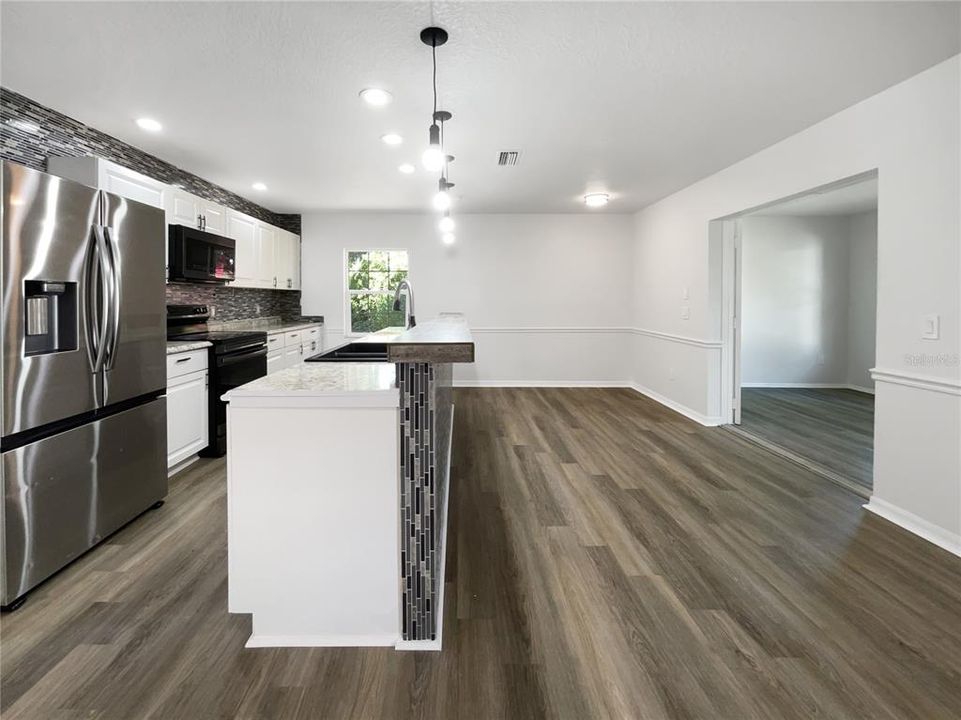 For Sale: $280,000 (3 beds, 2 baths, 1592 Square Feet)