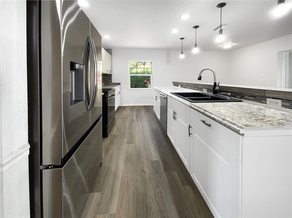 For Sale: $280,000 (3 beds, 2 baths, 1592 Square Feet)