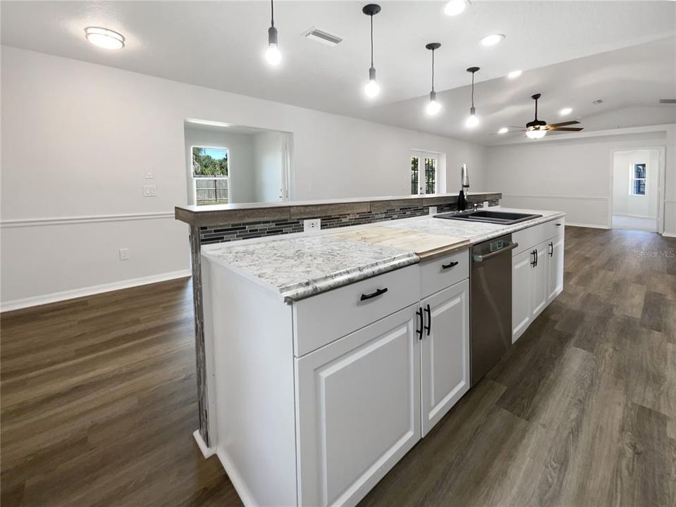 For Sale: $280,000 (3 beds, 2 baths, 1592 Square Feet)