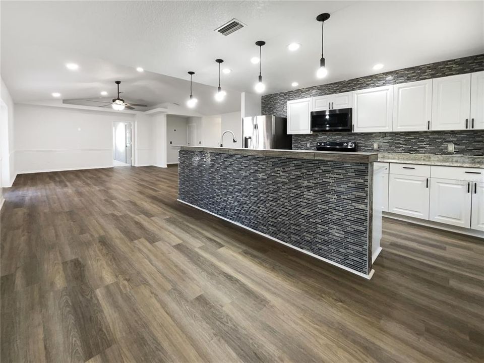 For Sale: $280,000 (3 beds, 2 baths, 1592 Square Feet)