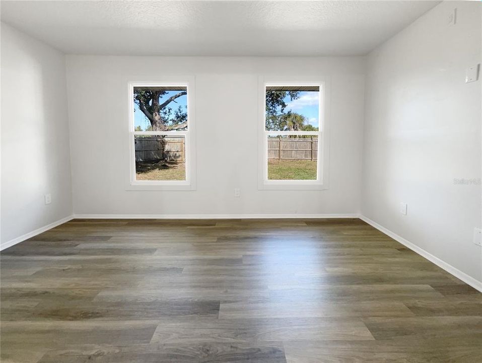 For Sale: $280,000 (3 beds, 2 baths, 1592 Square Feet)