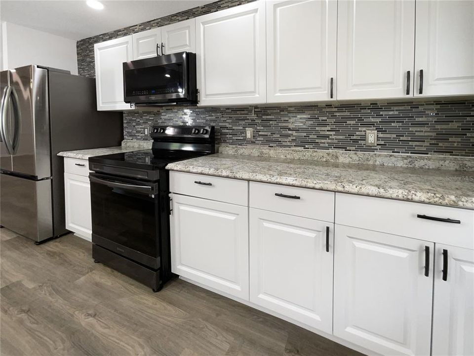 For Sale: $280,000 (3 beds, 2 baths, 1592 Square Feet)