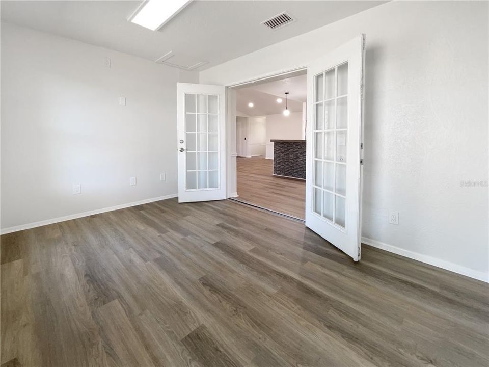 For Sale: $280,000 (3 beds, 2 baths, 1592 Square Feet)