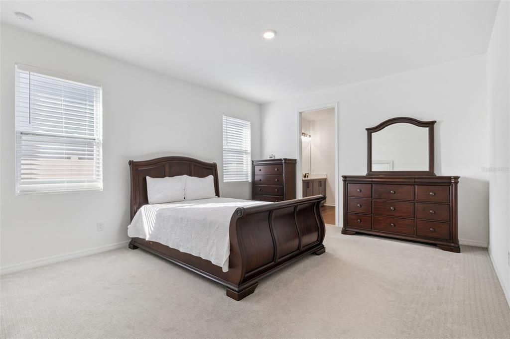 En Venta: $530,000 (4 camas, 3 baños, 1935 Pies cuadrados)