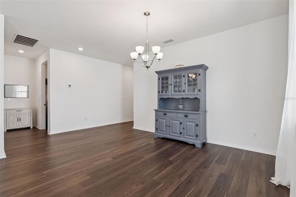 En Venta: $530,000 (4 camas, 3 baños, 1935 Pies cuadrados)