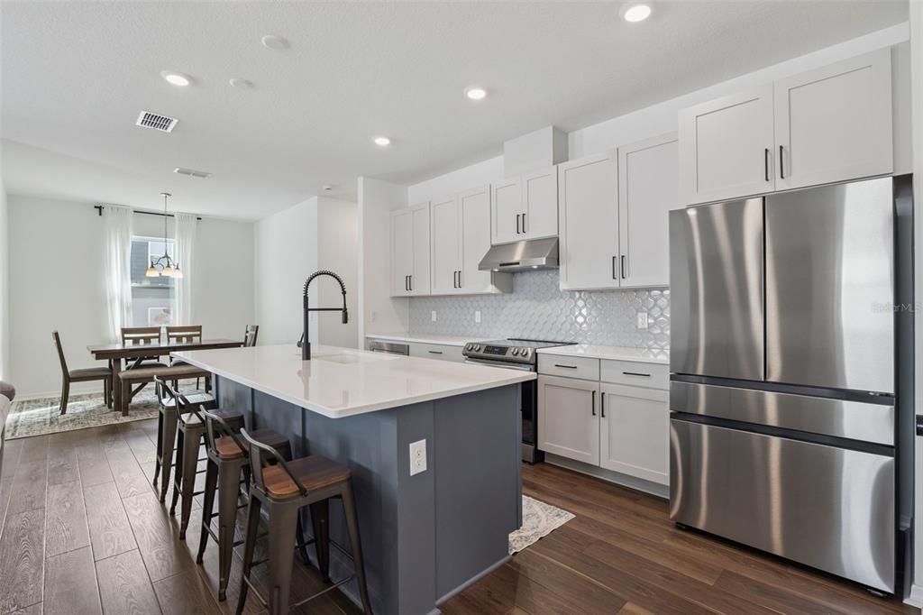 En Venta: $530,000 (4 camas, 3 baños, 1935 Pies cuadrados)