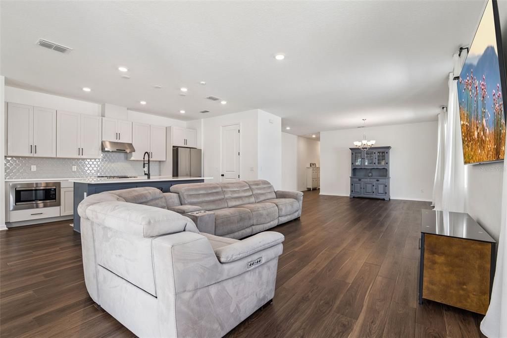 En Venta: $530,000 (4 camas, 3 baños, 1935 Pies cuadrados)