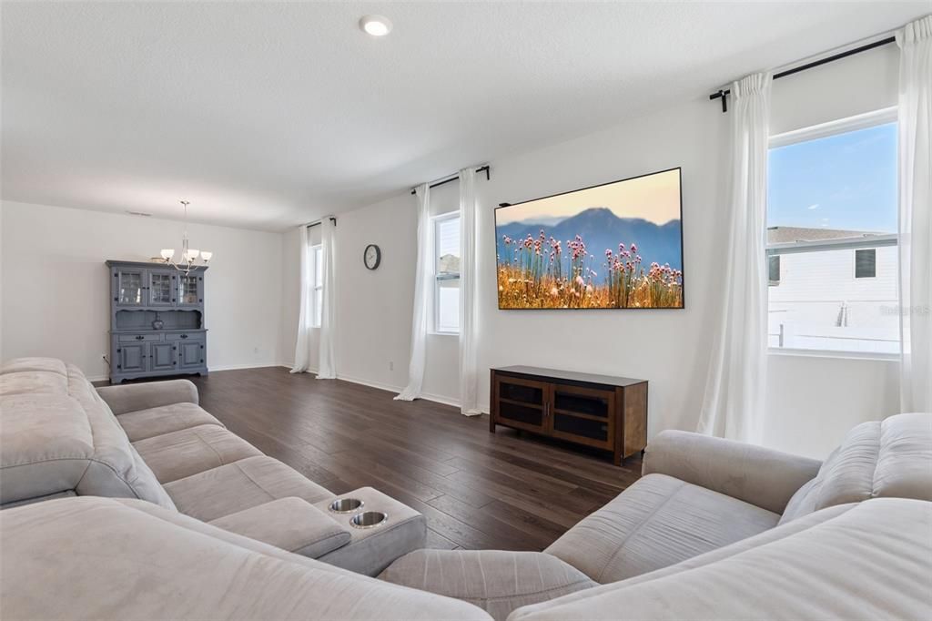 En Venta: $530,000 (4 camas, 3 baños, 1935 Pies cuadrados)