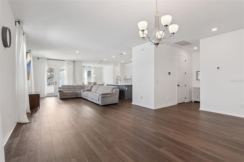 En Venta: $530,000 (4 camas, 3 baños, 1935 Pies cuadrados)