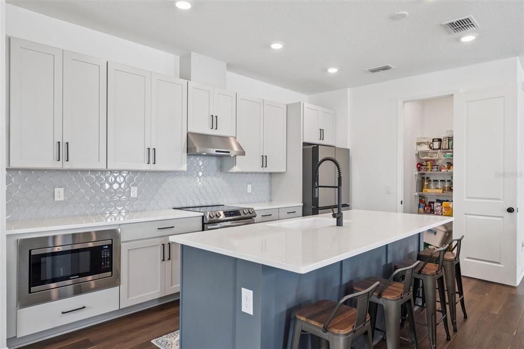 En Venta: $530,000 (4 camas, 3 baños, 1935 Pies cuadrados)