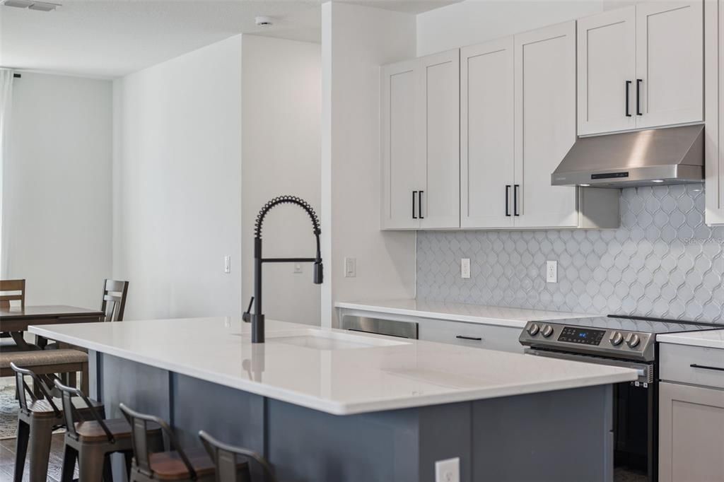 En Venta: $530,000 (4 camas, 3 baños, 1935 Pies cuadrados)