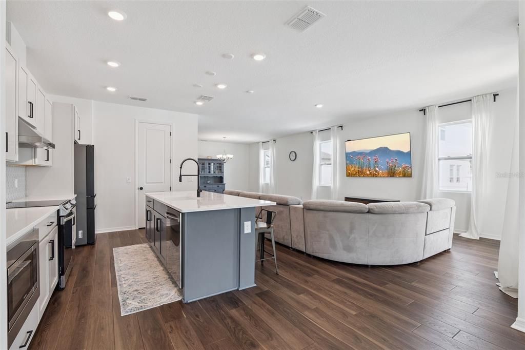 En Venta: $530,000 (4 camas, 3 baños, 1935 Pies cuadrados)