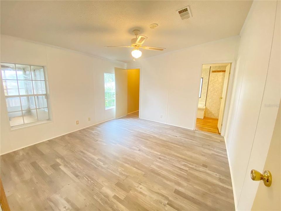 На продажу: $225,000 (3 спален, 2 ванн, 1404 Квадратных фут)