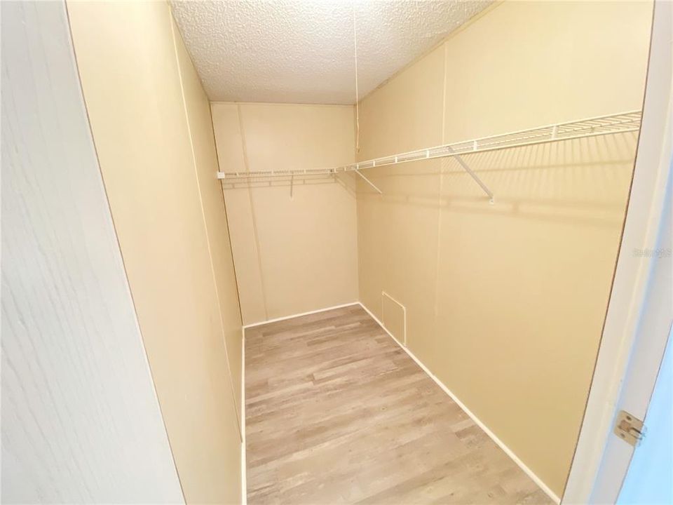 На продажу: $225,000 (3 спален, 2 ванн, 1404 Квадратных фут)