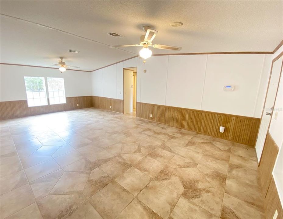 На продажу: $225,000 (3 спален, 2 ванн, 1404 Квадратных фут)