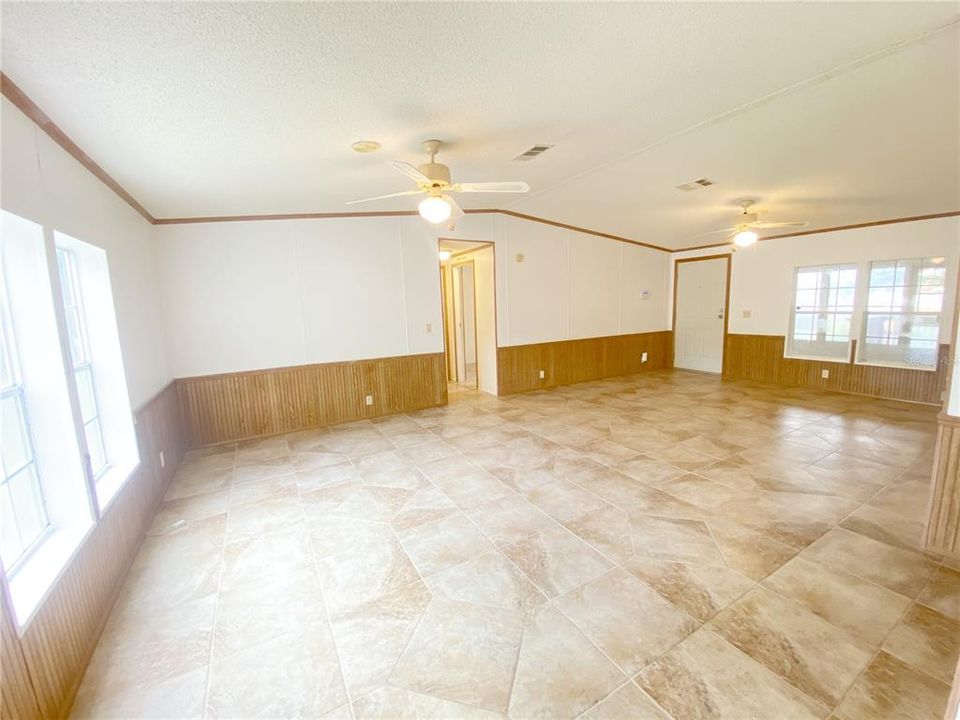 На продажу: $225,000 (3 спален, 2 ванн, 1404 Квадратных фут)