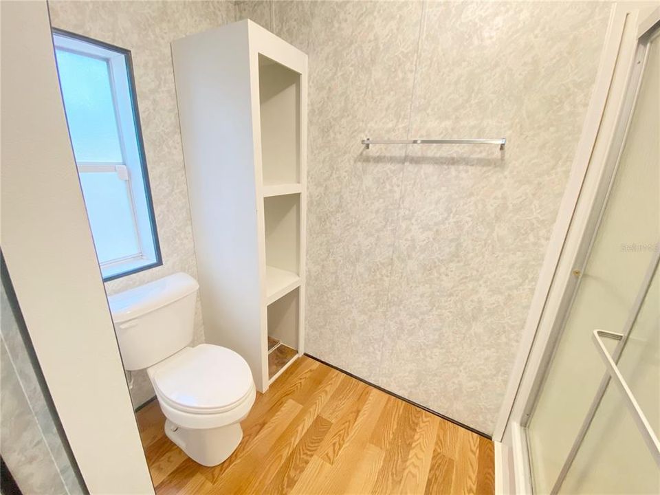 На продажу: $225,000 (3 спален, 2 ванн, 1404 Квадратных фут)