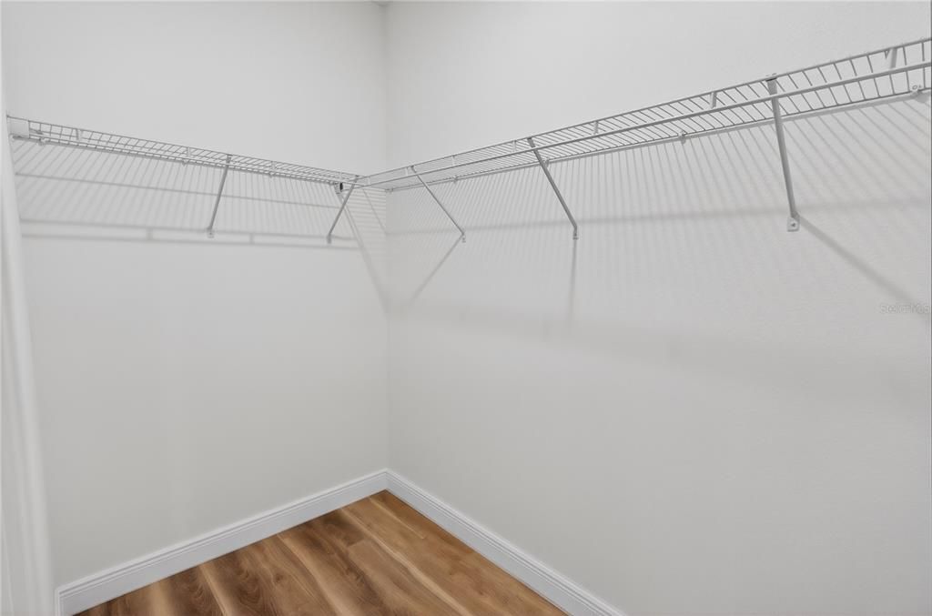 В аренду: $2,100 (4 спален, 2 ванн, 1833 Квадратных фут)